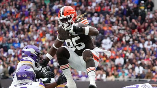 Browns TE David Njoku (knee) remains day-to-day (NFL)