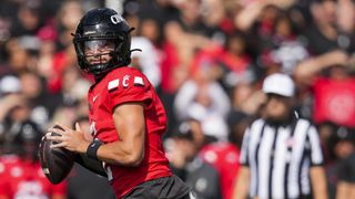 Cincinnati faces Oklahoma State, seeking sixth straight victory (College Football)