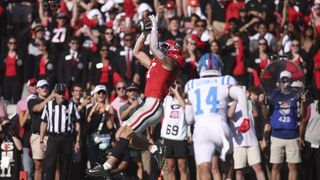 Lawson Luckie hauls in 3 TDs, No. 9 Georgia upsets No. 5 Ole Miss (College Football)