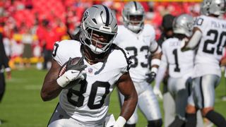 Report: Raiders bringing back TE Ian Thomas (NFL)