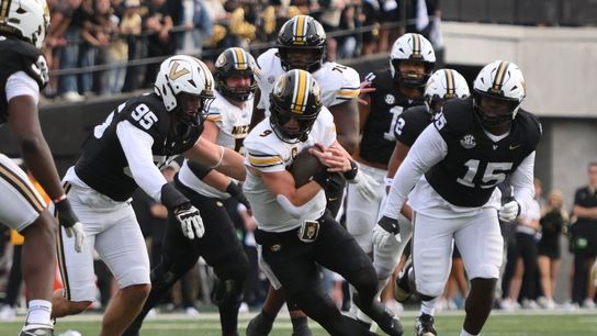 Timely plays push No. 10 Vanderbilt past No. 15 Missouri (College Football)