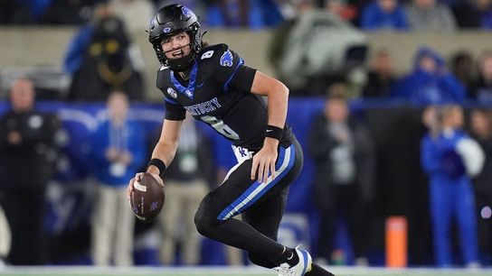Freshman QB leads Kentucky into Auburn with Tigers at crossroads (College Football)