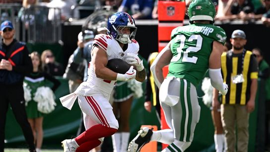 Giants RB Cam Skattebo dislocates ankle vs. Eagles (NFL)