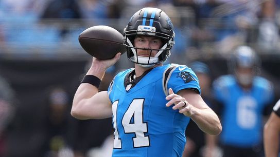 Panthers QB Andy Dalton broke right thumb, kept playing last week (NFL)