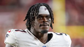 Falcons sign CB Darnay Holmes, LB DeAngelo Malone (NFL)
