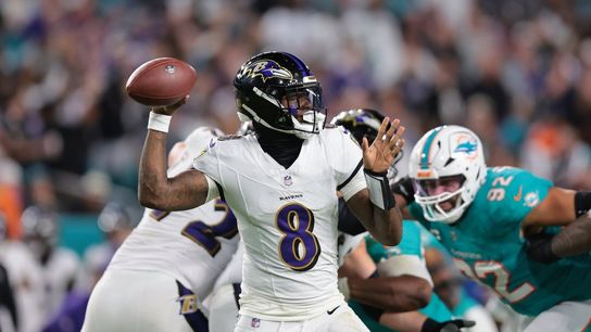 Lamar Jackson throws for 4 TDs in return as Ravens rout Dolphins (NFL)