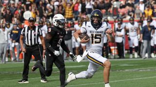 Scotty Fox Jr. leads West Virginia to stunning upset of No. 22 Houston (College Football)
