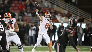 Clemson takes advantage of missed kicks to top No. 20 Louisville (College Football)