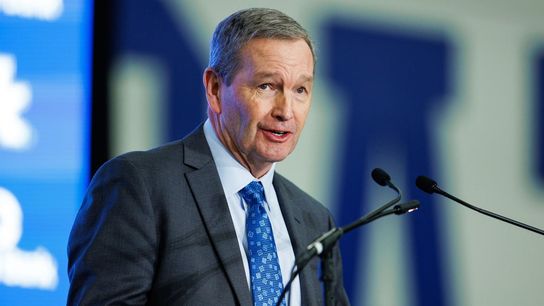 Report: Kentucky AD Mitch Barnhart to retire after 24 years (College Football)