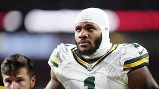 Packers' Micah Parsons suffers non-contact knee injury vs. Broncos (NFL)