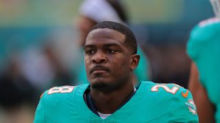Dolphins tell teams RB De'Von Achane 'not available' (NFL)