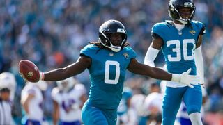 Reports: Panthers make big moves, signing Devin Lloyd, Jaelen Phillips (NFL)