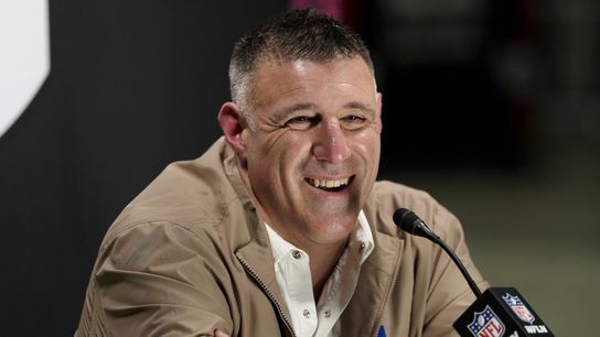 Patriots' Mike Vrabel calls Robert Kraft missing Hall of Fame 'unfortunate' (NFL)