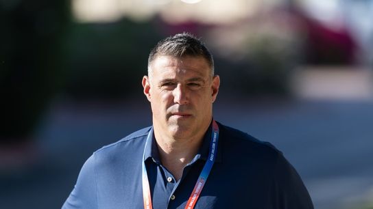 Photos from '20 show Mike Vrabel, Diana Russini kissing (NFL)