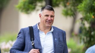 Two days later, Mike Vrabel back with Patriots (NFL)