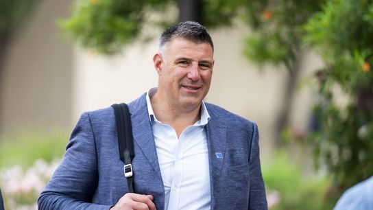 Two days later, Mike Vrabel back with Patriots (NFL)