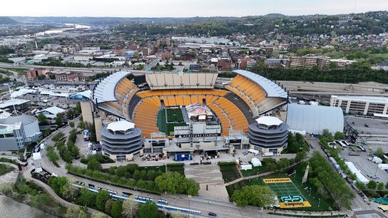 Steelers owner has Ravens' fan seating moved at Pittsburgh draft (NFL)