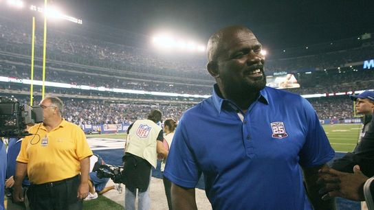 Giants great Lawrence Taylor hospitalized with 'abdominal issues' (NFL)