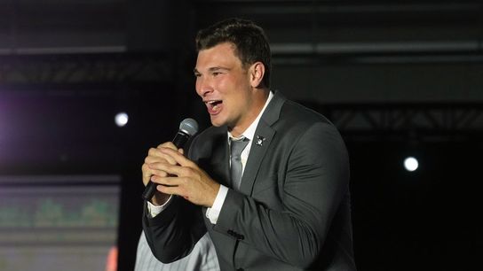 Raiders' Fernando Mendoza to wear No. 15 with blessing from Tom Flores (NFL)