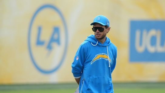 Chargers OC Mike McDaniel in NFL accelerator program (NFL)