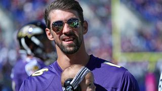 Michael Phelps makes a splash with Ravens' swimming lessons (NFL)