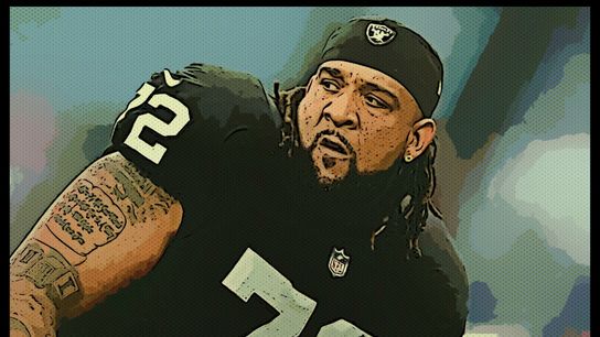 Raiders place right tackle Donald Penn on IR (Features)