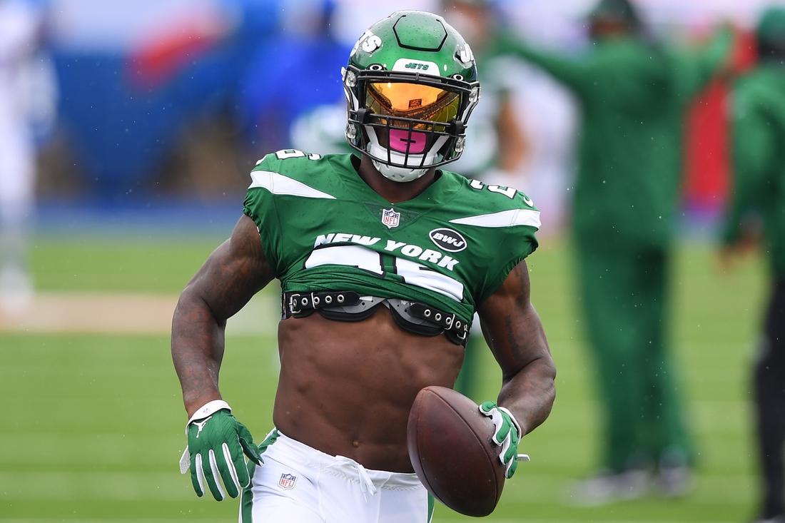 Sep 13, 2020; Orchard Park, New York, USA; New York Jets running back Le'Veon Bell (26) warms up prior to the game against the Buffalo Bills at Bills Stadium. Mandatory Credit: Rich Barnes-USA TODAY Sports