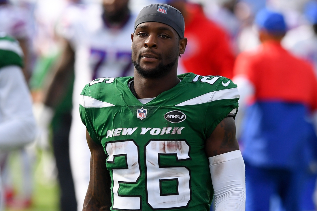 Sep 13, 2020; Orchard Park, New York, USA; New York Jets running back Le'Veon Bell (26) walks off the field following the game against the Buffalo Bills at Bills Stadium. Mandatory Credit: Rich Barnes-USA TODAY Sports