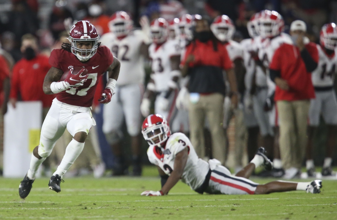 Oct 17, 2020; Tuscaloosa, Alabama, USA; Alabama wide receiver Jaylen Waddle (17) catches a pass after Georgia defensive back Tyson Campbell (3) fell. Waddle turned the catch into a 90 yard touchdown during the second half of Alabama's 41-24 win over Georgia at Bryant-Denny Stadium. Mandatory Credit: Gary Cosby Jr/The Tuscaloosa News via USA TODAY Sports