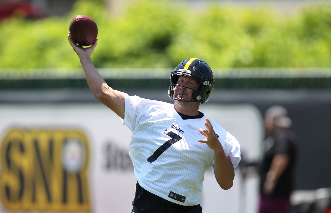 Jun 11, 2019; Pittsburgh, PA, USA; Pittsburgh Steelers quarterback Ben Roethlisberger (7) participates in drills during minicamp at UPMC Rooney Sports Complex. Mandatory Credit: Charles LeClaire-USA TODAY Sports