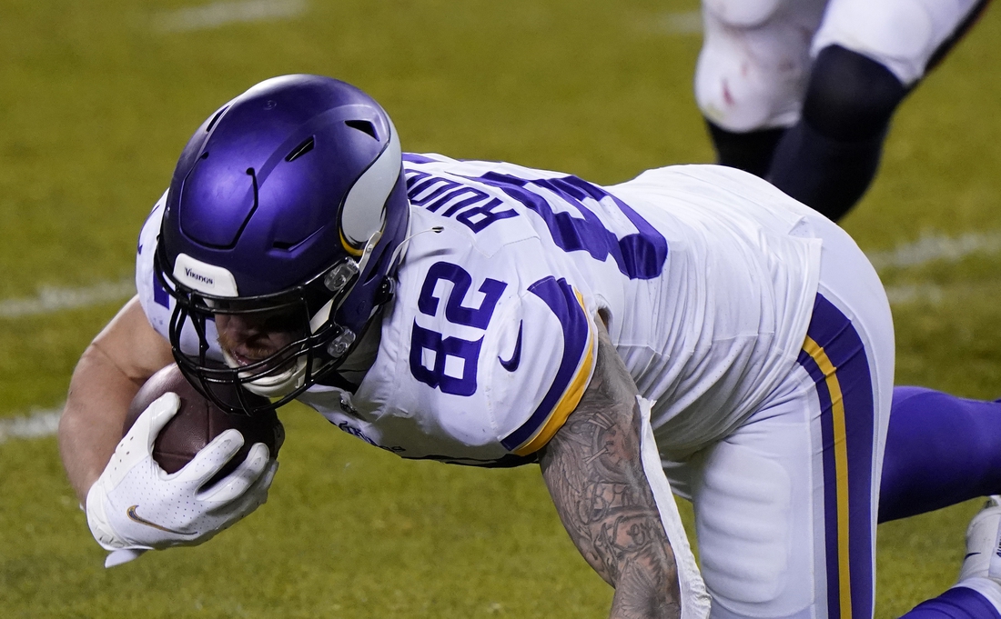Nov 16, 2020; Chicago, Illinois, USA; Minnesota Vikings tight end Kyle Rudolph (82) makes a catch against the Chicago Bears during the third quarter at Soldier Field. Mandatory Credit: Mike Dinovo-USA TODAY Sports