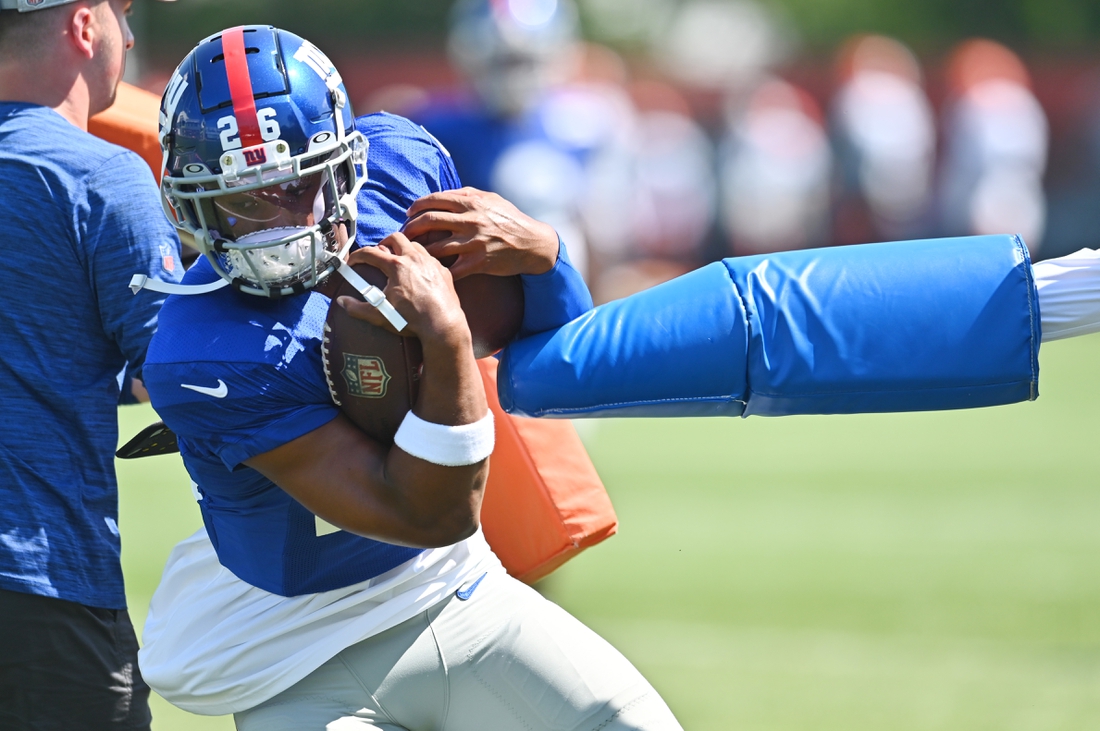 Aug 20, 2021; Berea, OH, USA; New York Giants running back Saquon Barkley (26) runs a drill during a joint practice with the Cleveland Browns at CrossCountry Mortgage Campus. Mandatory Credit: Ken Blaze-USA TODAY Sports