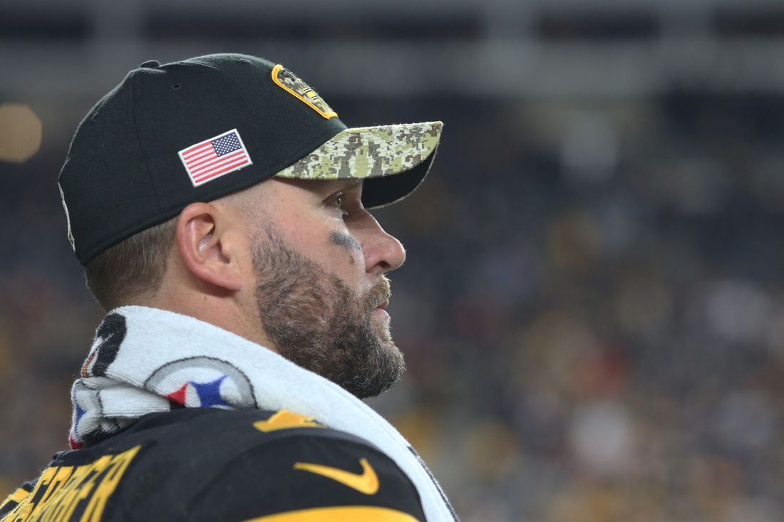 Nov 8, 2021; Pittsburgh, Pennsylvania, USA;  Pittsburgh Steelers quarterback Ben Roethlisberger (7) looks on as  the Chicago Bears line up for a field goal attempt to win the game at Heinz Field. Pittsburgh won 29-27. Mandatory Credit: Charles LeClaire-USA TODAY Sports