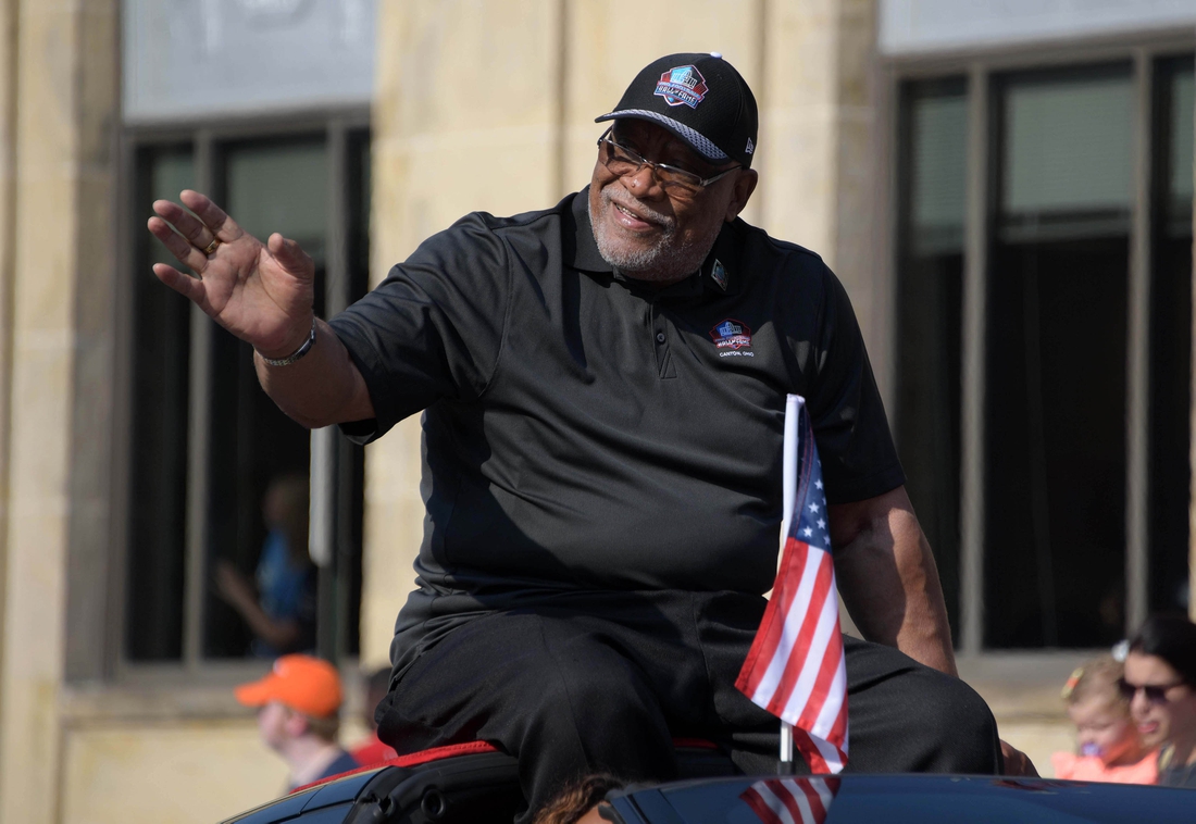 Aug 4, 2018; Canton, OH, USA; Atlanta Falcons and Philadelphia Eagles former defensive end Claude Humphrey acknowledges the crowd during the Pro Football Hall of Fame Grand Parade on Cleveland Avenue. Mandatory Credit: Kirby Lee-USA TODAY Sports