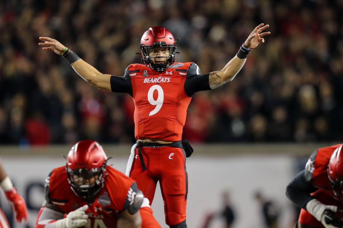 Dec 4, 2021; Cincinnati, Ohio, USA; Cincinnati Bearcats quarterback Desmond Ridder (9) calls a play against the Houston Cougars in the second half during the American Athletic Conference championship game at Nippert Stadium. Mandatory Credit: Katie Stratman-USA TODAY Sports