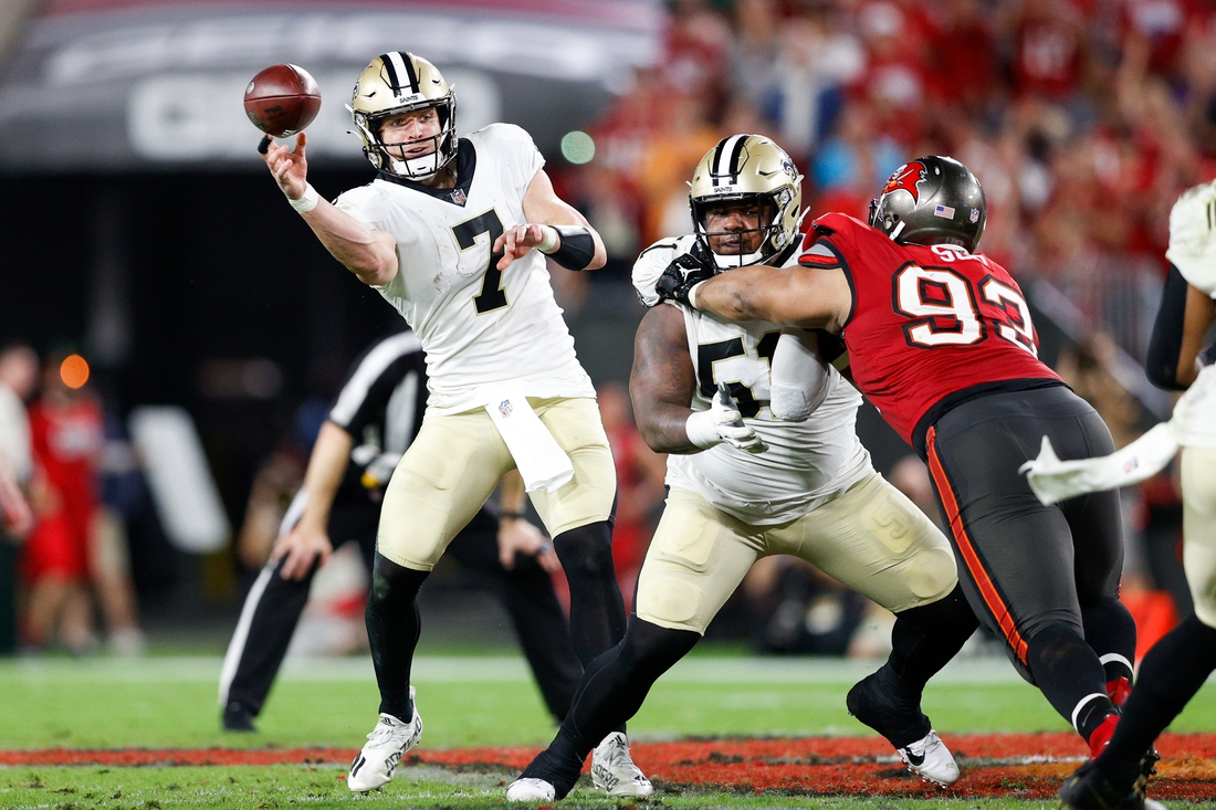 Dec 19, 2021; Tampa, Florida, USA;  New Orleans Saints quarterback Taysom Hill (7) throws a pass against the Tampa Bay Buccaneers in the second half at Raymond James Stadium. Mandatory Credit: Nathan Ray Seebeck-USA TODAY Sports