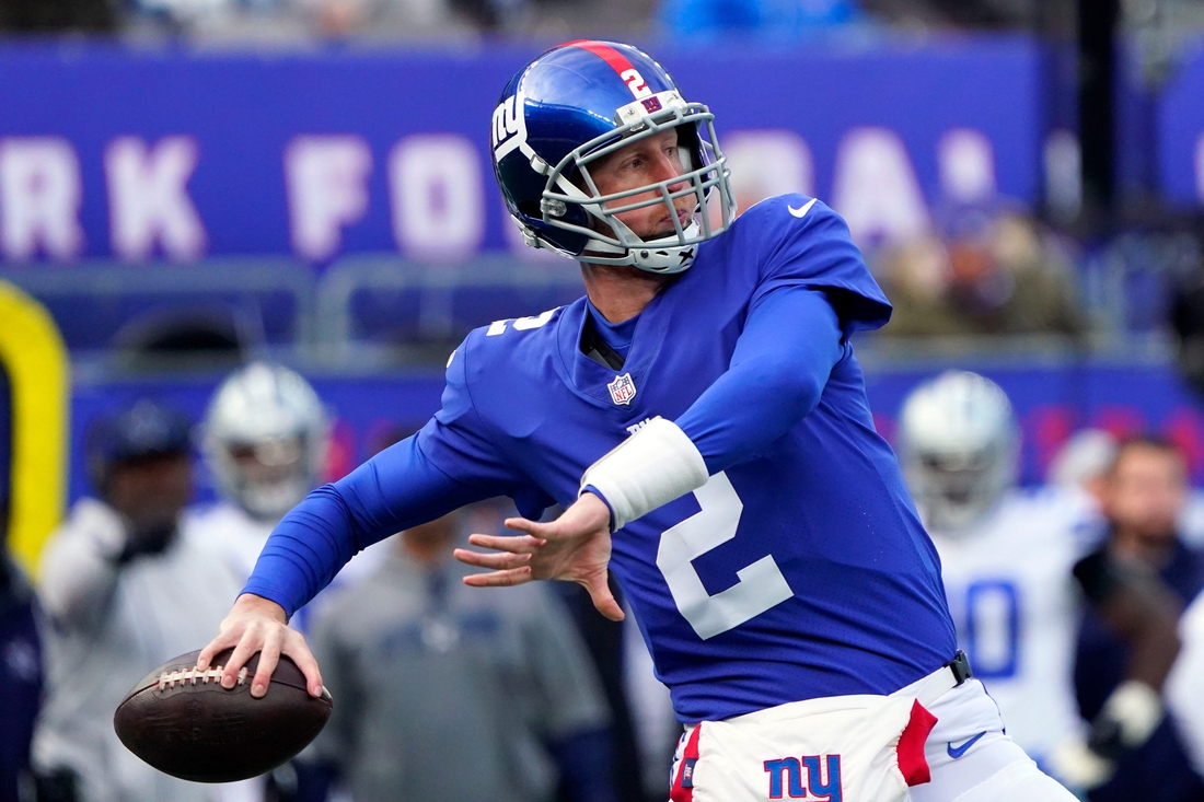 New York Giants quarterback Mike Glennon (2) looks to throw against the Dallas Cowboys in the first half at MetLife Stadium on Sunday, Dec. 19, 2021, in East Rutherford.Nyg Vs Dal