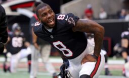 Dec 26, 2021; Atlanta, Georgia, USA; Atlanta Falcons tight end Kyle Pitts (8) warms-up before their game against the Detroit Lions at Mercedes-Benz Stadium. Mandatory Credit: Jason Getz-USA TODAY Sports