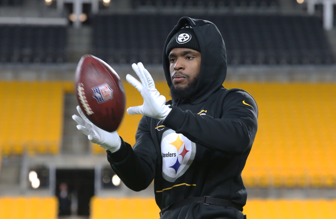 Jan 3, 2022; Pittsburgh, Pennsylvania, USA; Pittsburgh Steelers wide receiver Diontae Johnson (18) warms up before he game against the Cleveland Browns at Heinz Field. Mandatory Credit: Charles LeClaire-USA TODAY Sports