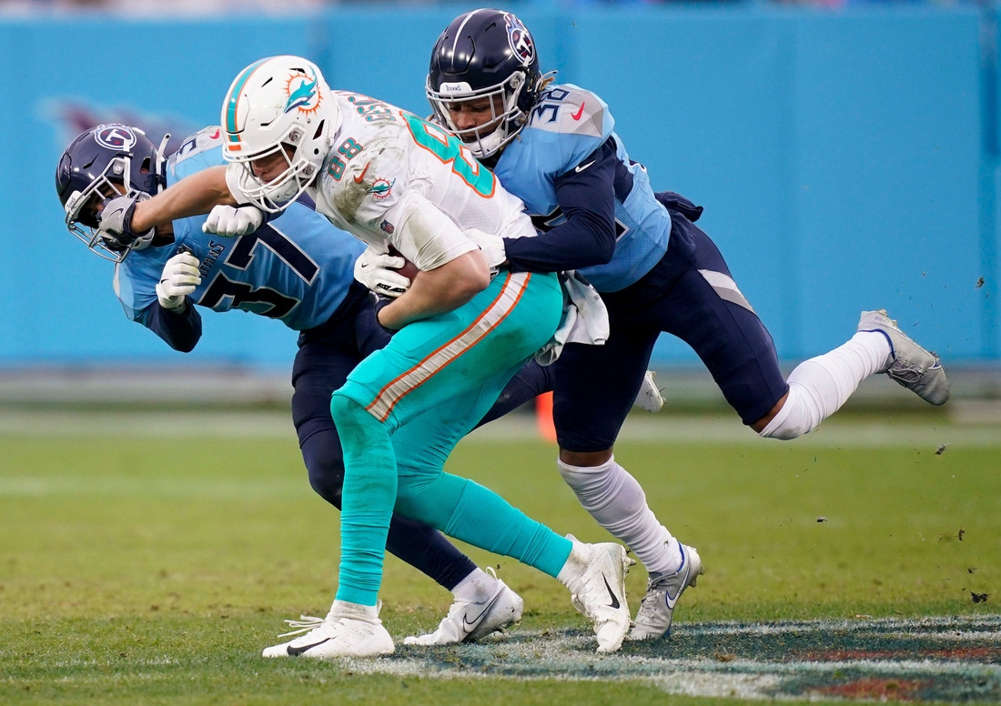 Miami Dolphins tight end Mike Gesicki (88) gets tackled by Tennessee Titans safety Amani Hooker (37) and cornerback Buster Skrine (38).

Syndication The Tennessean