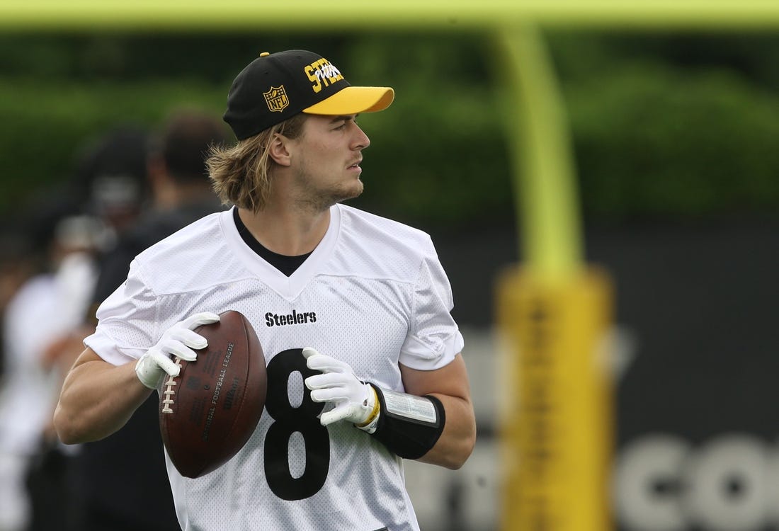 Jun 9, 2022; Pittsburgh, Pennsylvania, USA;  Pittsburgh Steelers quarterback Kenny Pickett (8) participates in minicamp at UPMC Rooney Sports Complex.. Mandatory Credit: Charles LeClaire-USA TODAY Sports