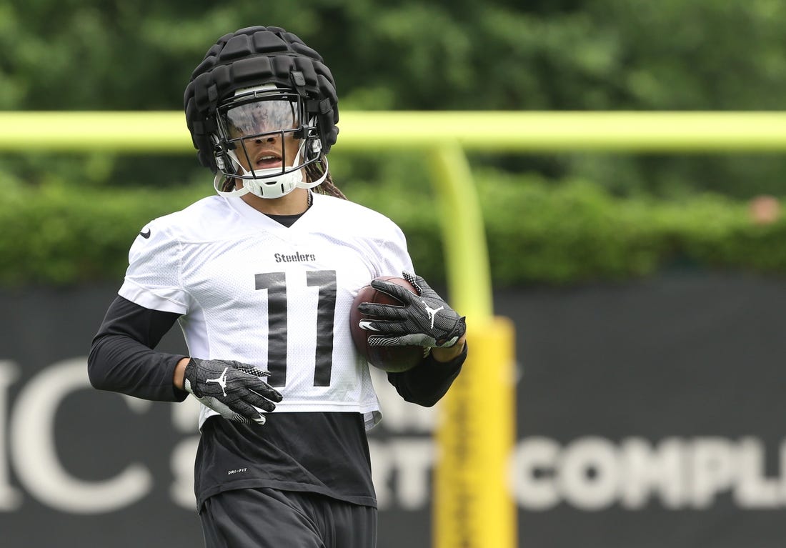 Jun 9, 2022; Pittsburgh, Pennsylvania, USA;  Pittsburgh Steelers wide receiver Chase Claypool (11) participates in minicamp at UPMC Rooney Sports Complex.. Mandatory Credit: Charles LeClaire-USA TODAY Sports