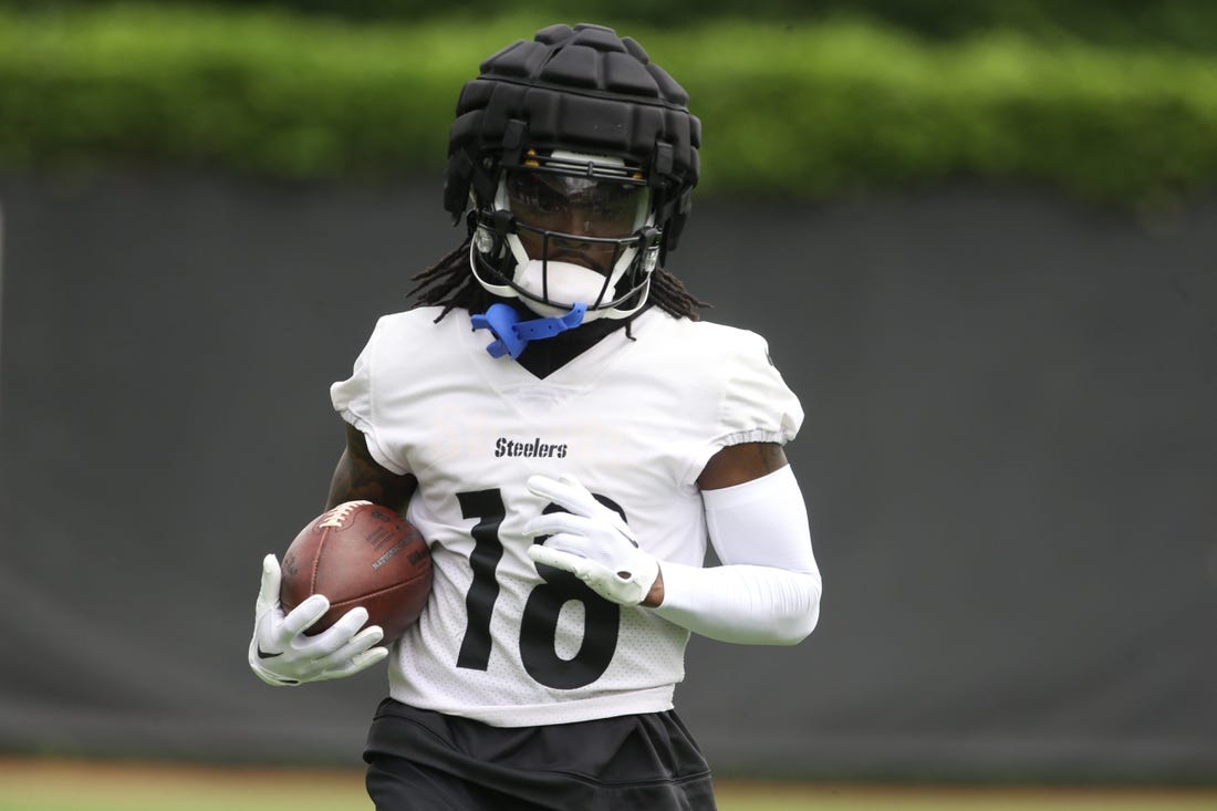 Jun 9, 2022; Pittsburgh, Pennsylvania, USA;  Pittsburgh Steelers wide receiver Diontae Johnson (18) participates in minicamp at UPMC Rooney Sports Complex.. Mandatory Credit: Charles LeClaire-USA TODAY Sports