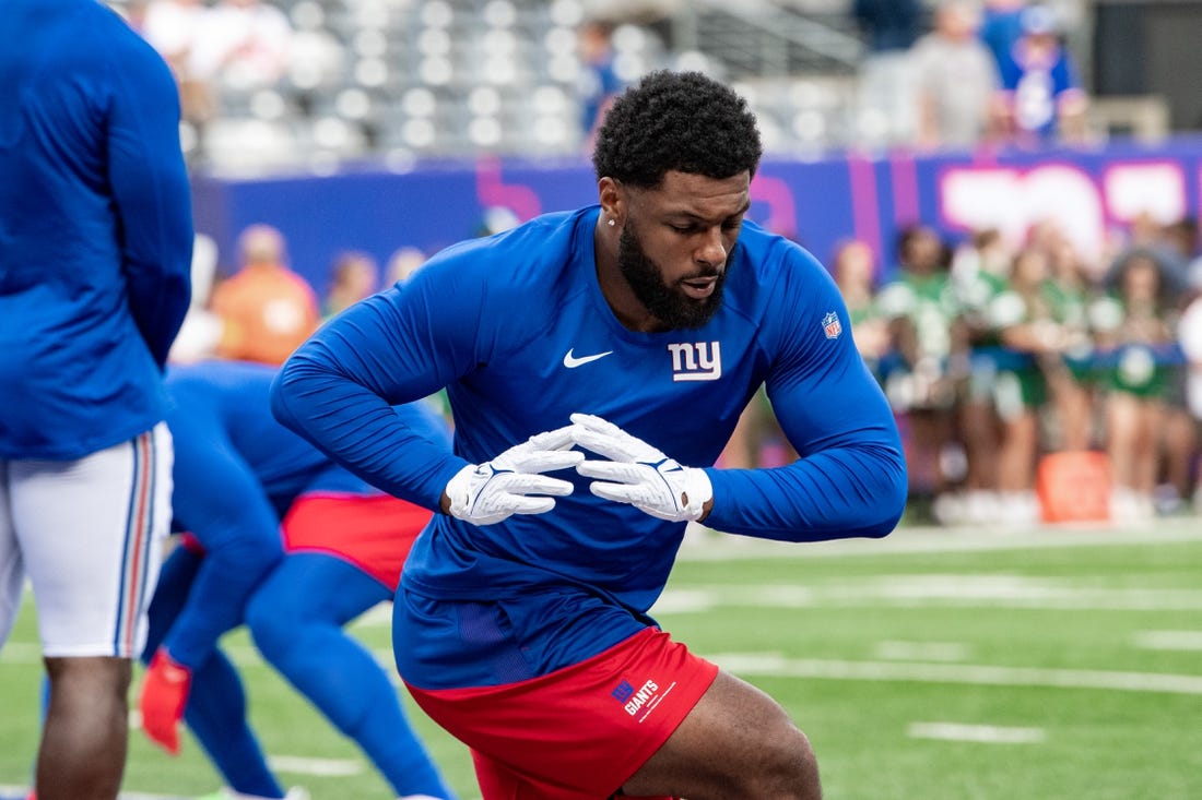 Aug 21, 2022; East Rutherford, New Jersey, USA; New York Giants defensive end Kayvon Thibodeaux (5) warms up prior to the preseason game against the Cincinnati Bengals at MetLife Stadium. Mandatory Credit: John Jones-USA TODAY Sports