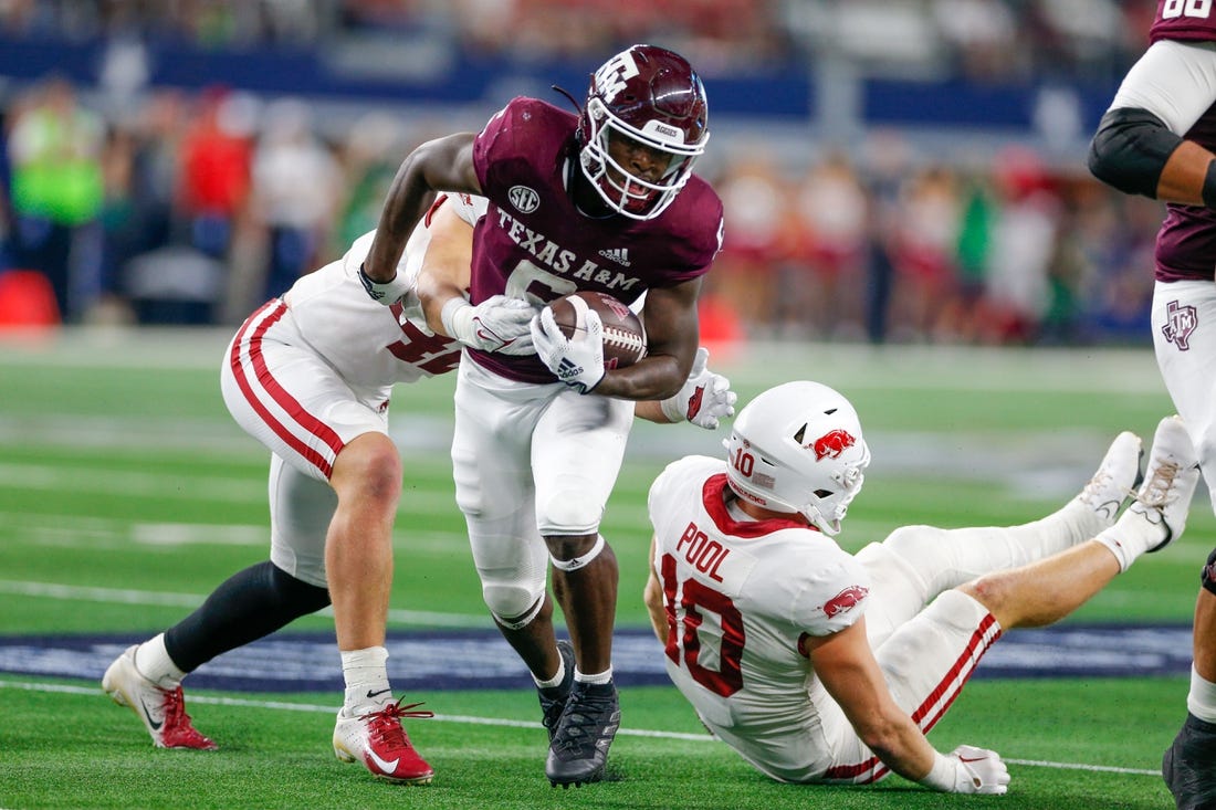 Sep 24, 2022; Arlington, Texas, USA; Texas A&M Aggies running back Devon Achane (6) rushes the ball against the Arkansas Razorbacks during the first quarter at AT&T Stadium. Mandatory Credit: Andrew Dieb-USA TODAY Sports