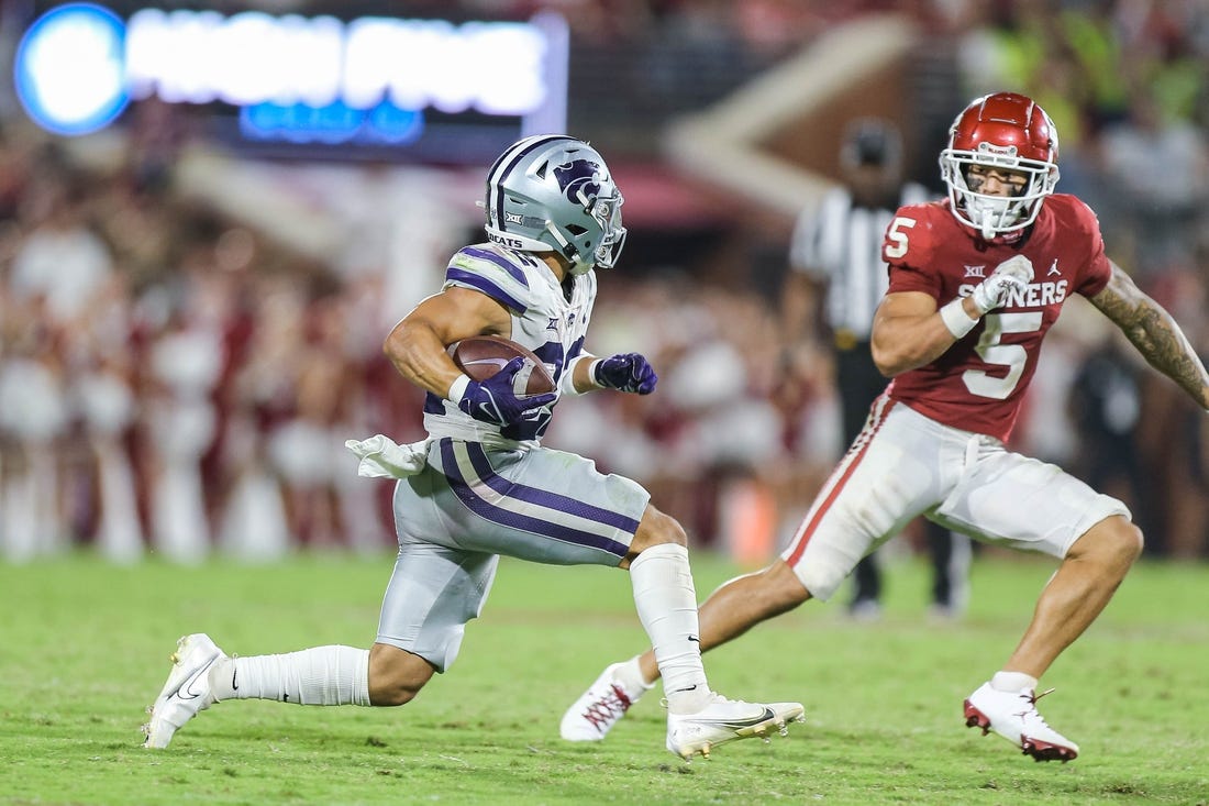 Kansas State's Deuce Vaughn (22) runs and is persued by Oklahoma's Billy Bowman (5) in the fourth quarter during a college football game between the University of Oklahoma Sooners (OU) and the Kansas State Wildcats at Gaylord Family - Oklahoma Memorial Stadium in Norman, Okla., Saturday, Sept. 24, 2022. Kasnas State won 41-34.

Ou Vs Kstate