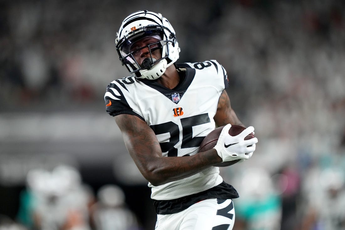 Sep 29, 2022; Cincinnati, Ohio, USA; Cincinnati Bengals wide receiver Tee Higgins (85) catches a pass and runs to the end zone in the second quarter against the Miami Dolphins at Paycor Stadium in Cincinnati. Mandatory Credit: Kareem Elgazzar-USA TODAY Sports