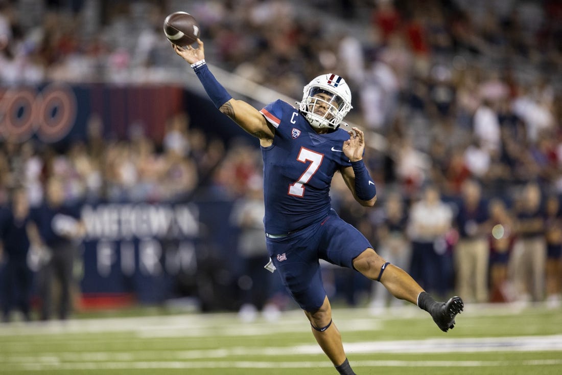 Oct 1, 2022; Tucson, Arizona, USA; Arizona Wildcats quarterback Jayden de Laura (7) throws a touchdown pass to wide receiver Tetairoa McMillan (not pictured) against the Colorado Buffaloes in the first half at Arizona Stadium. Mandatory Credit: Ivan Pierre Aguirre-USA TODAY Sports