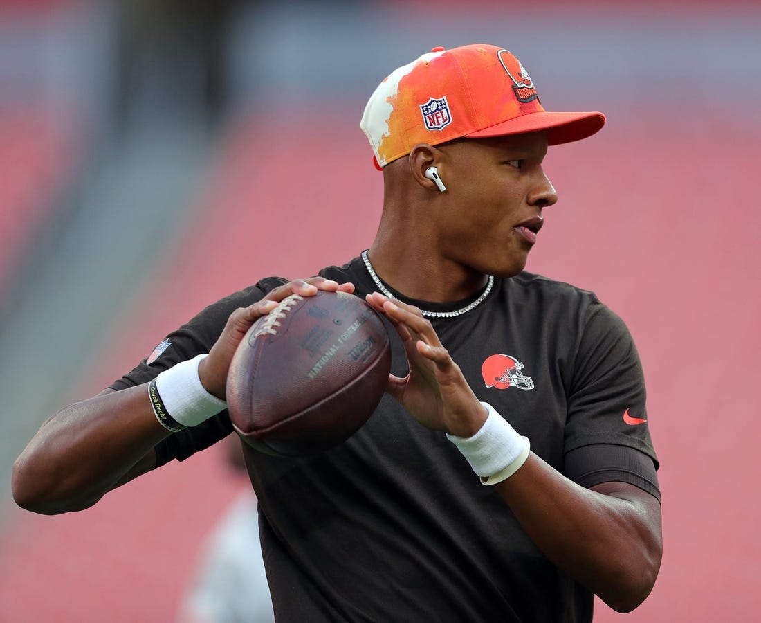 Browns quarterback Joshua Dobbs warms up before a game against the Pittsburgh Steelers, Thursday, Sept. 22, 2022, in Cleveland.

Brownspregame 3