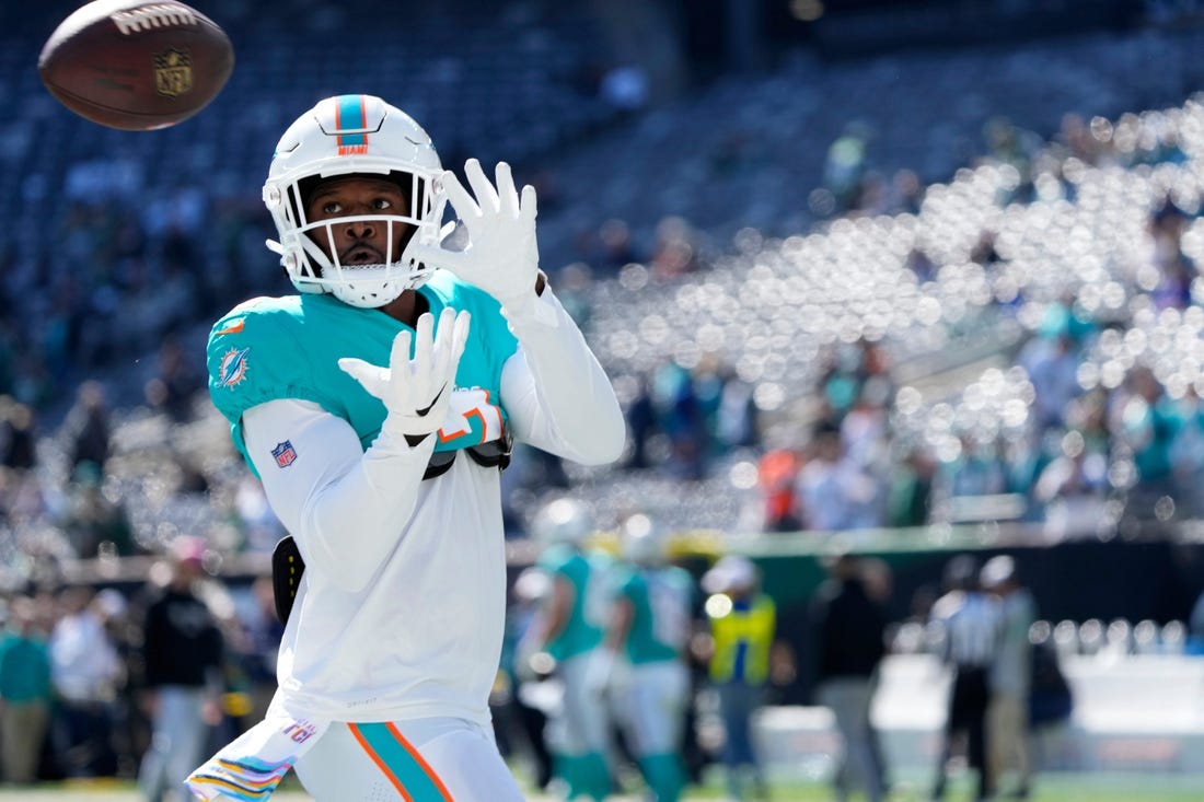 Dolphins running back Chase Edmonds (2), catches the ball as he prepares for the game against the Jets, in East Rutherford. Sunday, October 9, 2022

Jets Vs Dolphins